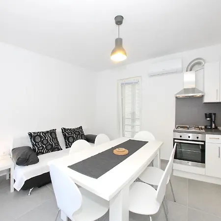 Moli Apartment *